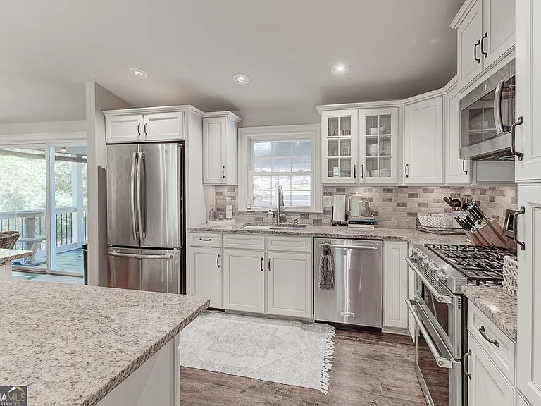 209 Cedar Dr — Photo 14