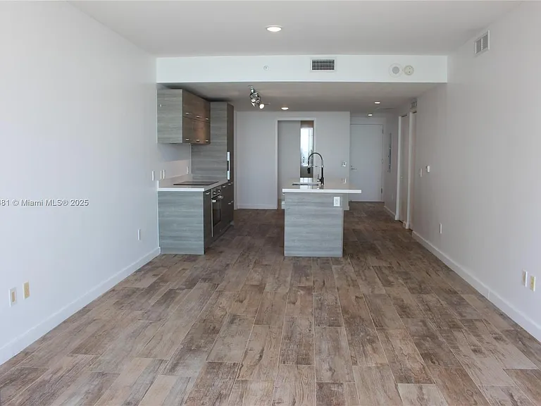 650 NE 32nd St #3703 — Photo 10