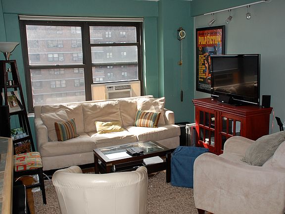 4th image of 385 Grand St APT L1304