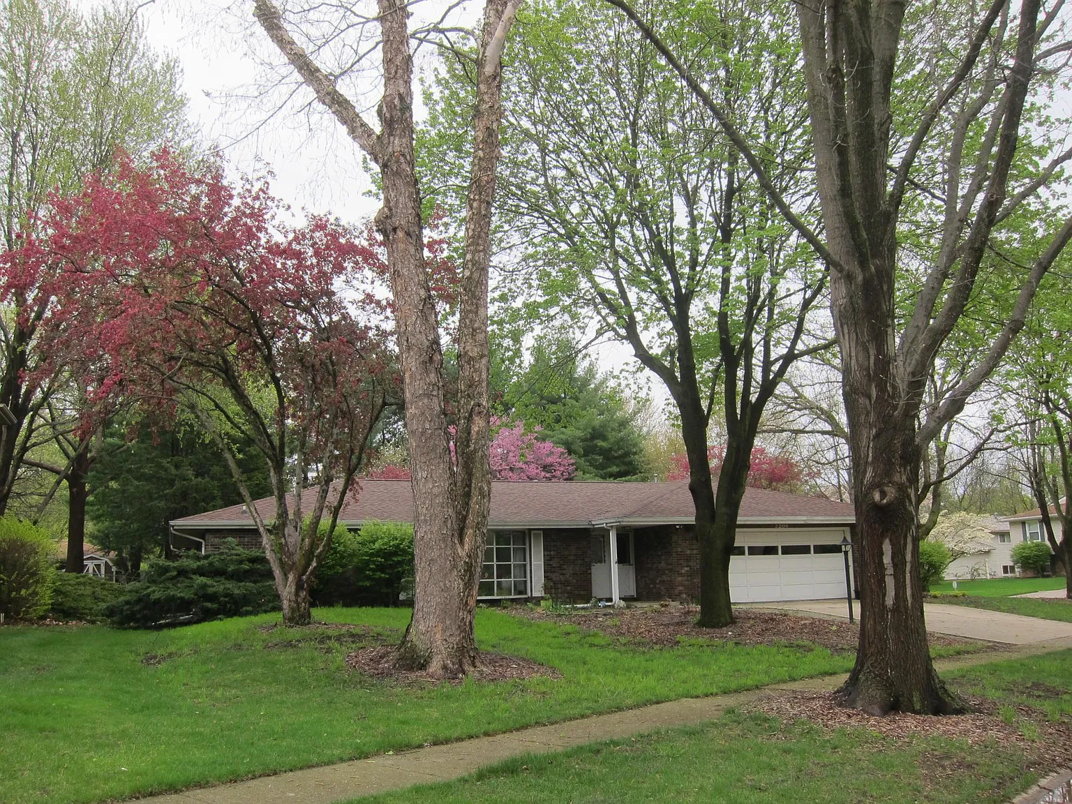4 bed, 2.5 bath, 2740 sqft, $2,575 — Photo 3