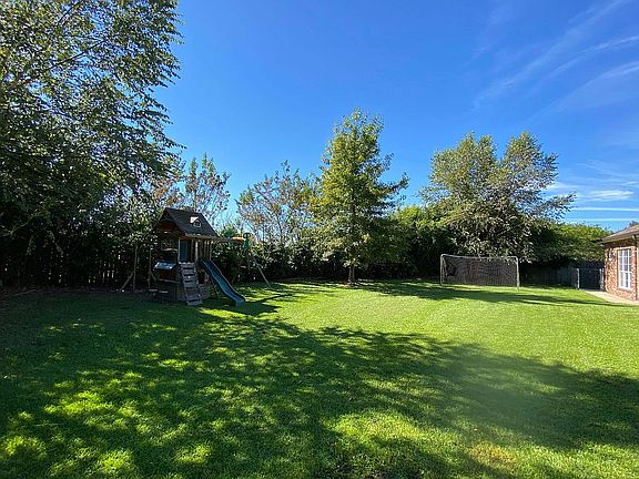 5th image of 115 River Oak Cir