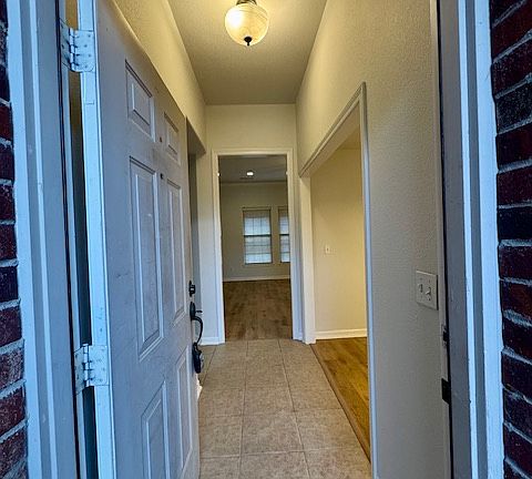 3rd image of 6106 S 36th St