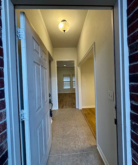 6106 S 36th St — Photo 3
