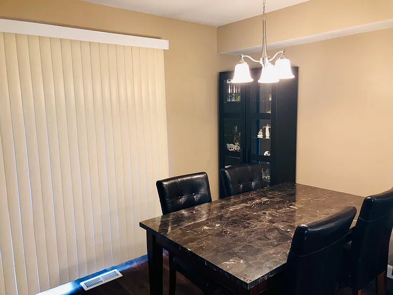 892 Chatham Ln — Photo 5
