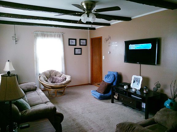 Living Room 17'3"x11'6"