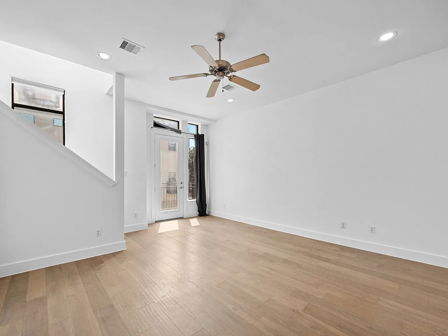2 bed, 2.5 bath, 1409 sqft, $2,295 — Photo 4