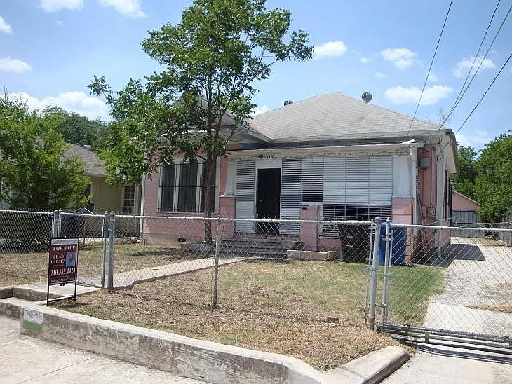 1st image of 415 Sandmeyer St