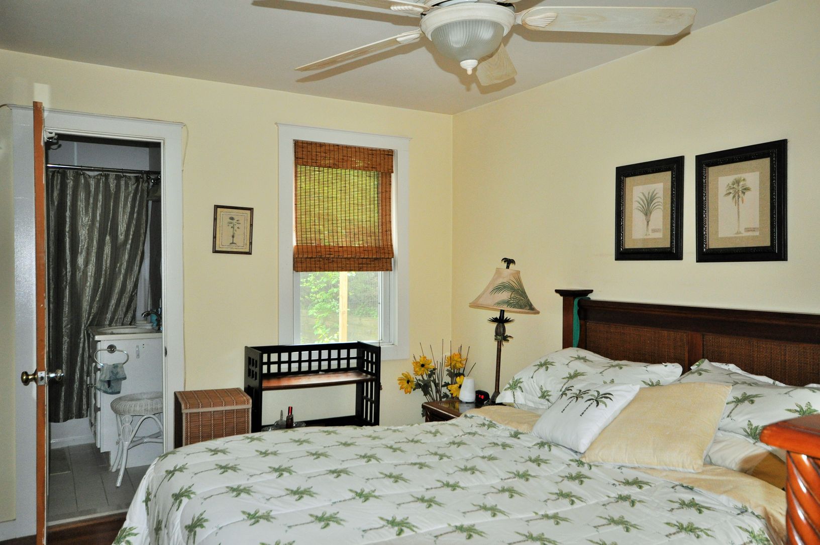  Master Bedroom with Walk In Closet