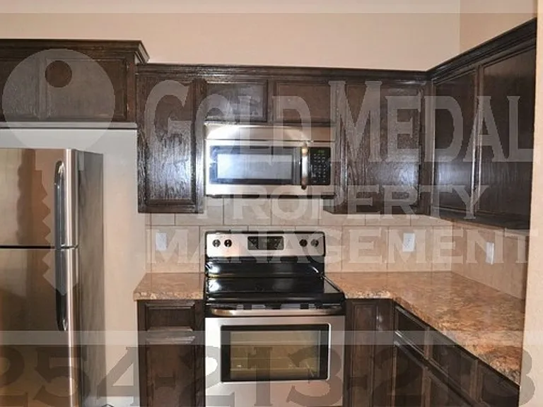 1110 Grace Point Dr — Photo 5