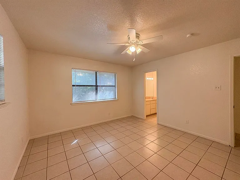 406 N Loop Dr #121 — Photo 7