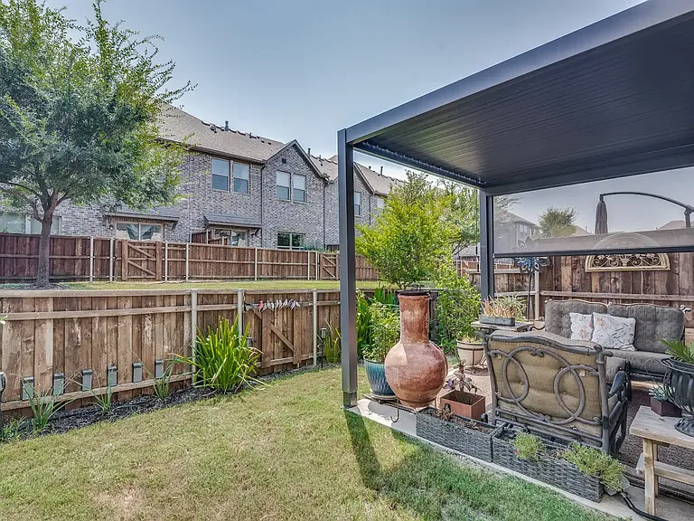 2724 Splendor Dr — Photo 23