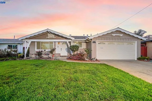 25557 Calaroga Ave — Photo 2