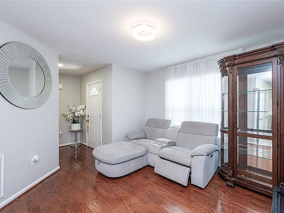 5th image of 205 Corey Way