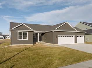 2819 Maple Grove Dr, Cedar Falls, IA 50613
