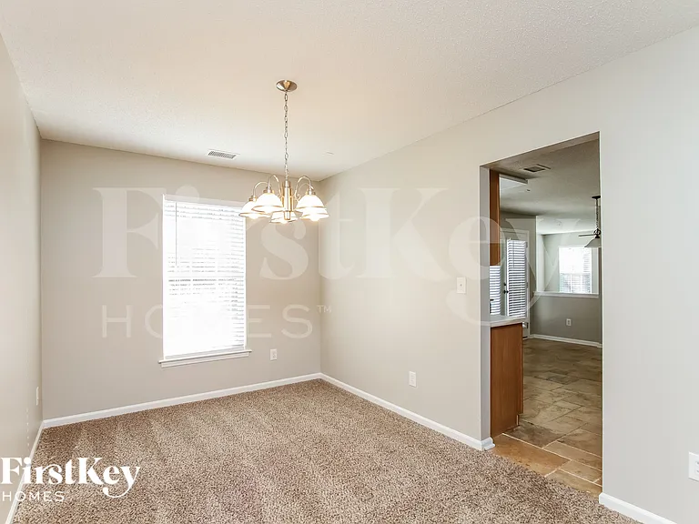 2816 Bridgeville Ln — Photo 5