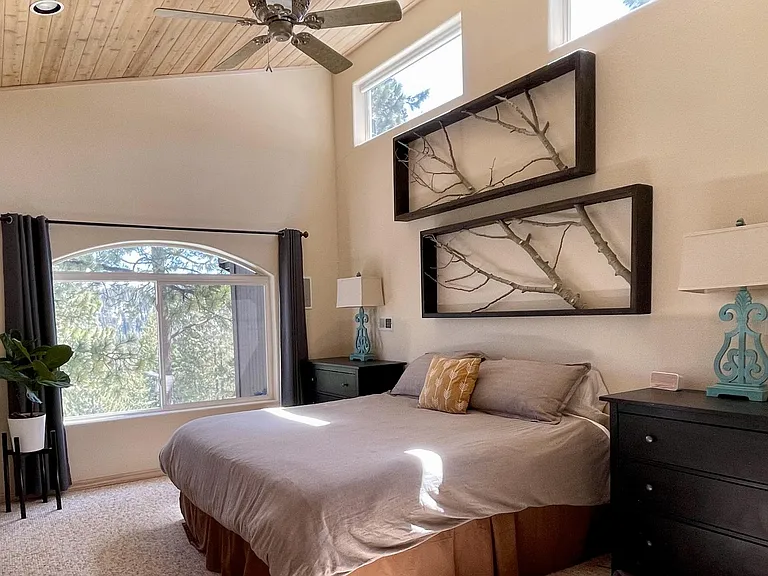 13049 Hillside Dr — Photo 15