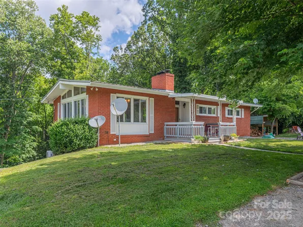 90 Hemlock Hill Hts, Canton, NC 28716