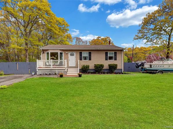 59 Dawn Drive, Shirley, NY 11967