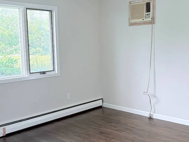 158 Burns Ave — Photo 3