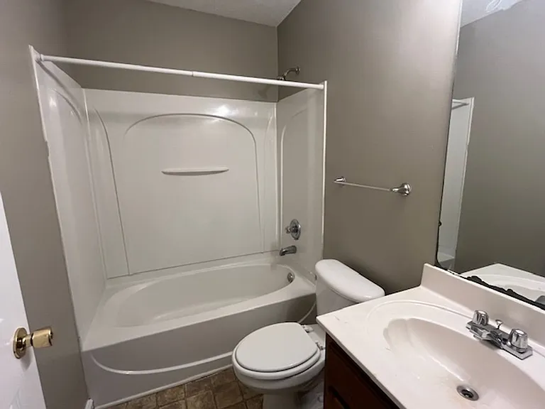 7255 Illinois Central Ave — Photo 6