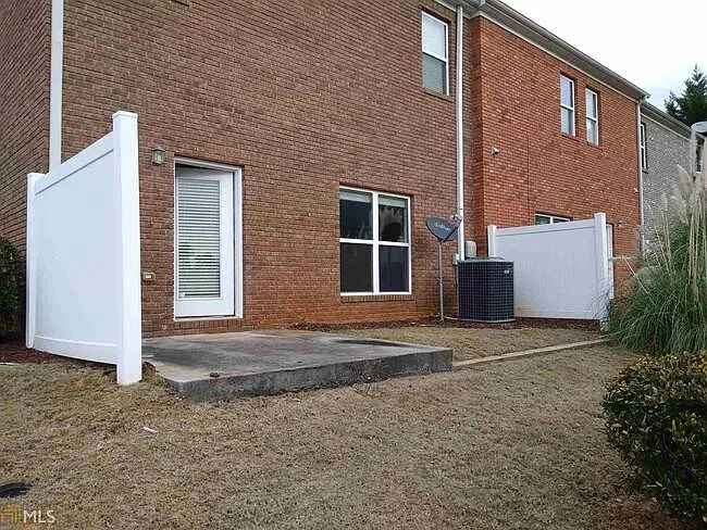231 Greenview Ln — Photo 4