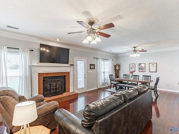 3rd image of 106 Tumbleweed Dr
