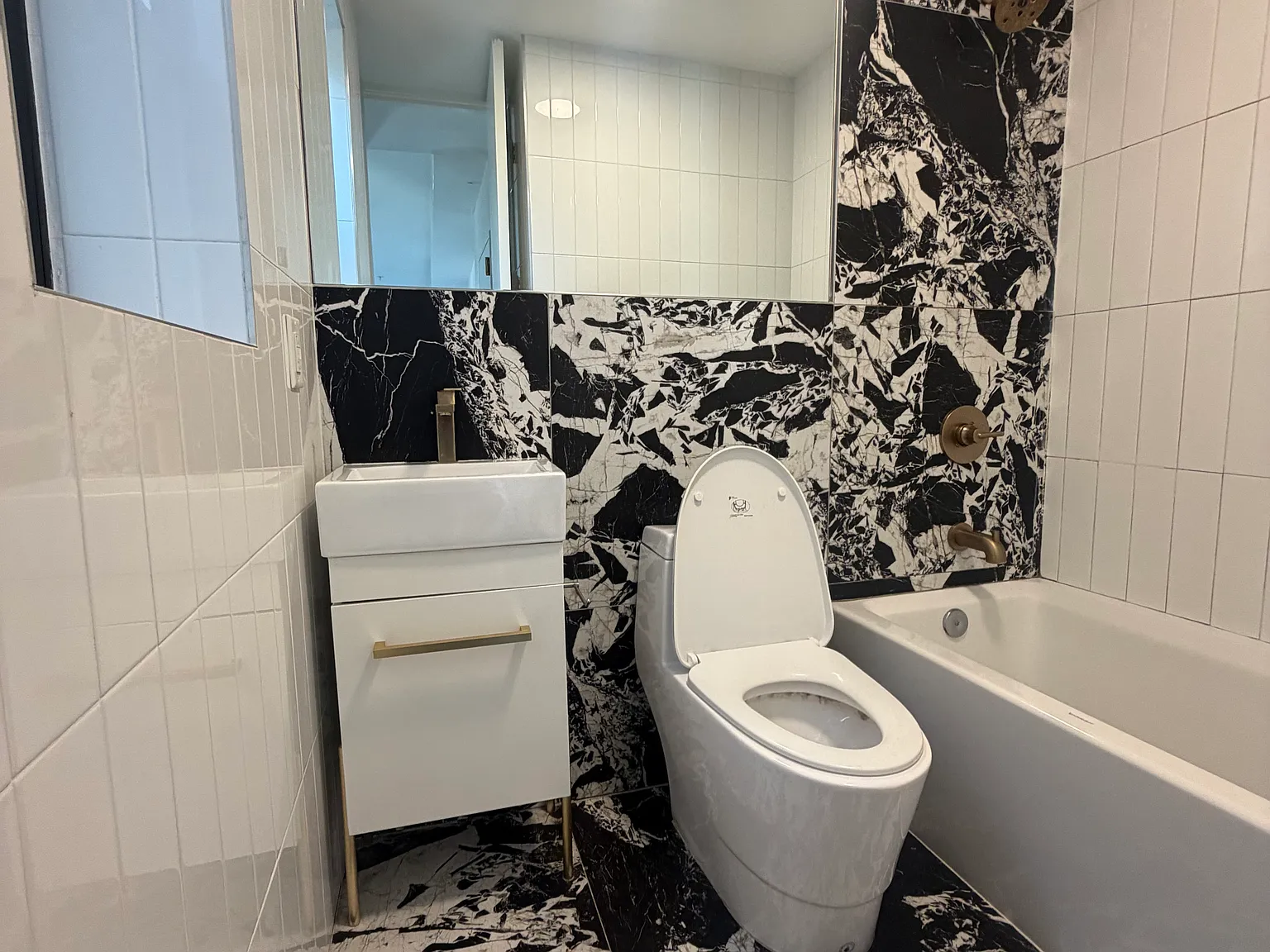 Studio, 400 sqft, $2,450 — Photo 4