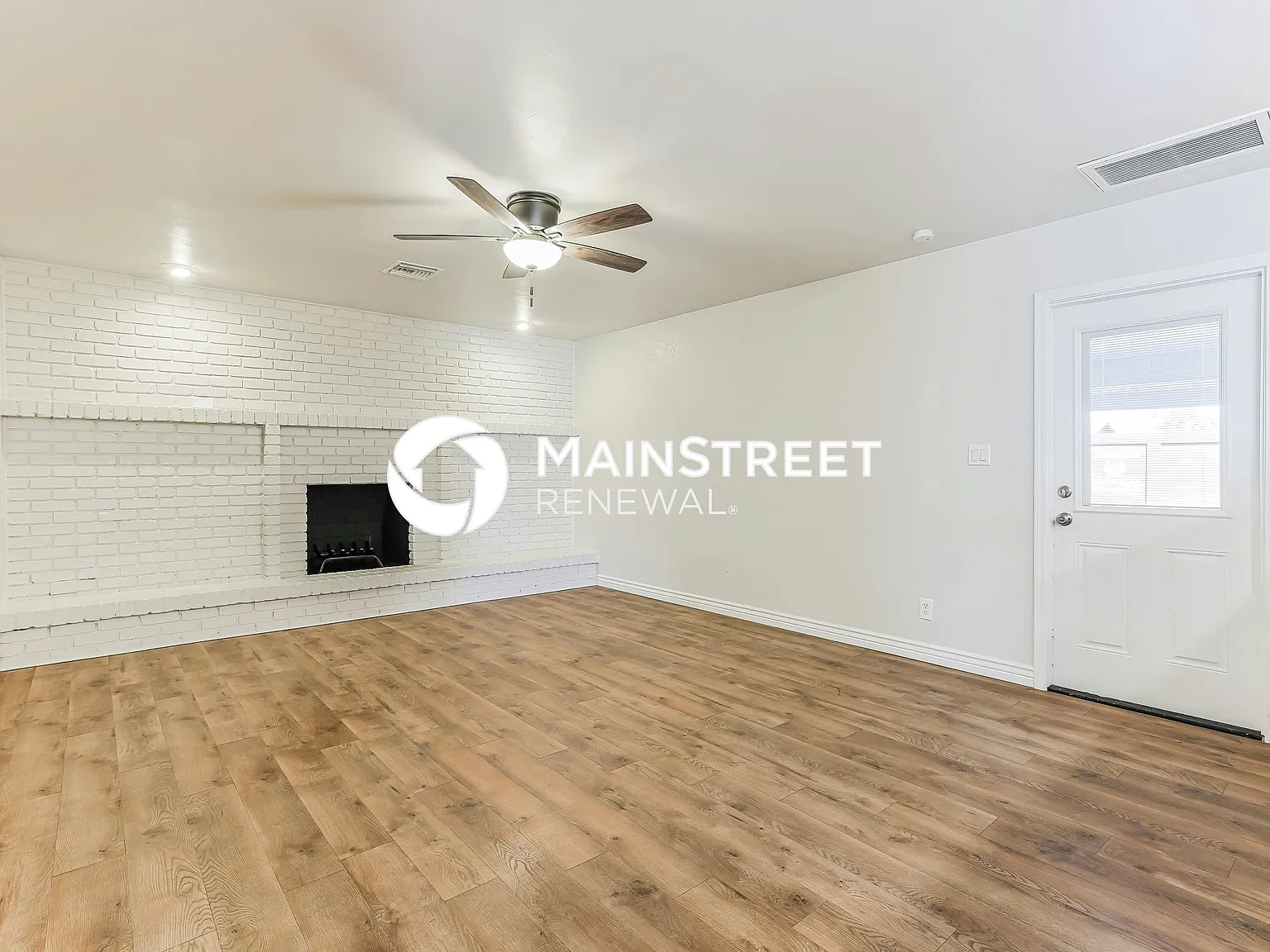 1335 E Ellis Cir — Photo 2