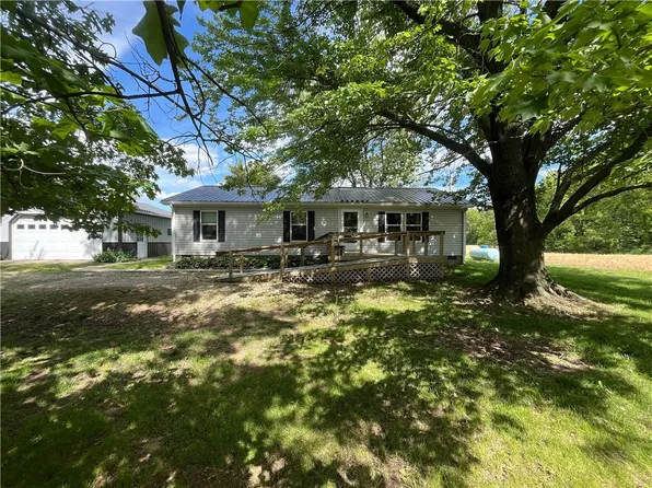 3691 N 1100th St, Flat Rock, IL 62427