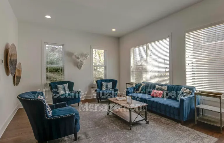 3009 Delaware Ave — Photo 6