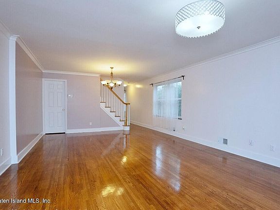 4th image of 76 Railroad Ave