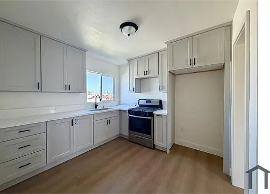 1426 W 83rd St #3 — Photo 2