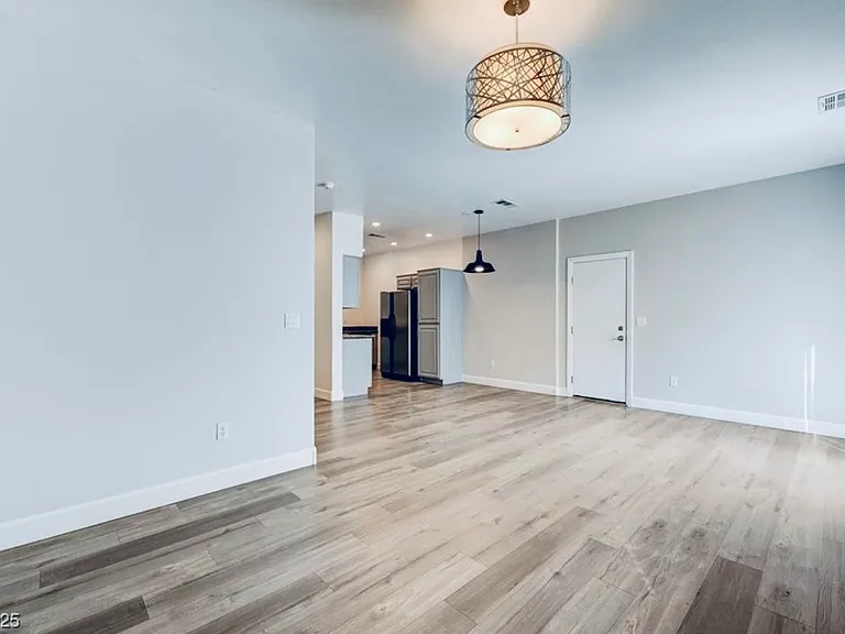 128 Tilbury Ave — Photo 19