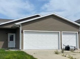 605 5th Ave SE, Dickinson, ND 58601
