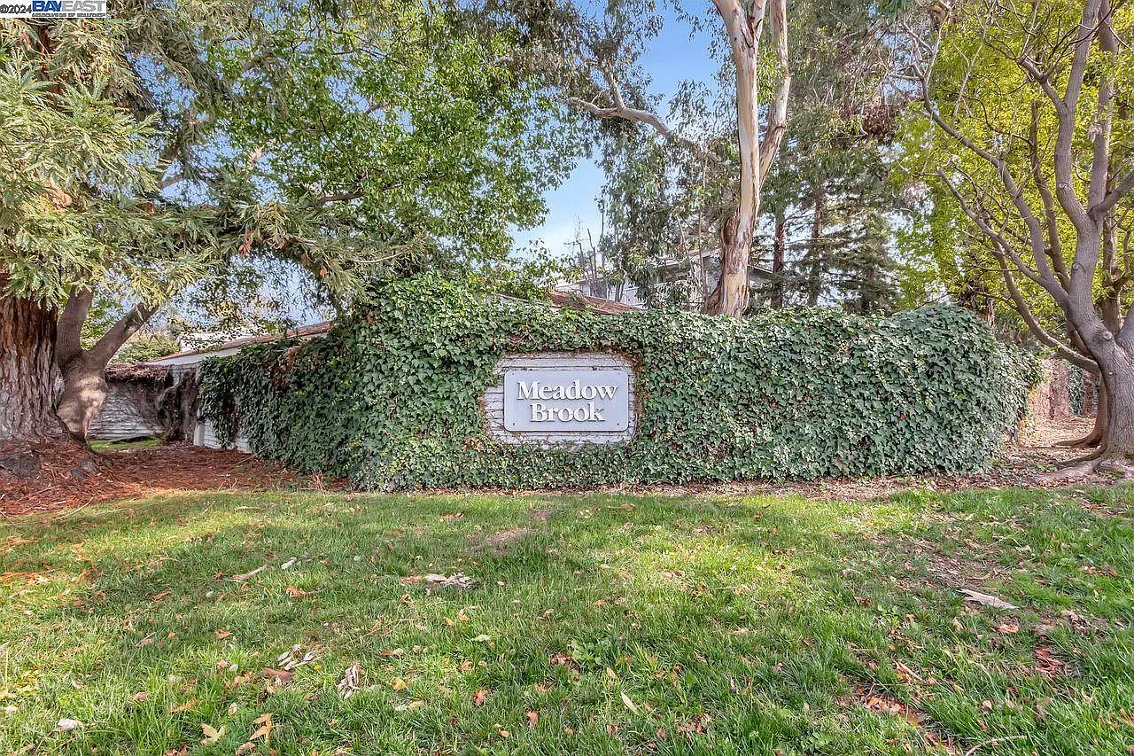 3454 Bridgewood Ter APT 114 photo 1