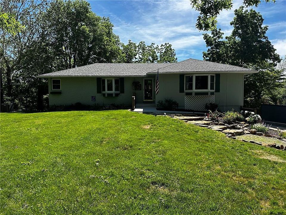 1st image of 8219 NW Hillside Dr