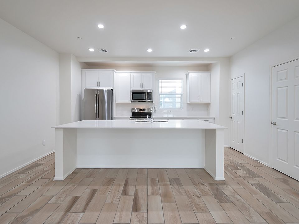 1st image of 3424 N Longview Ave #4