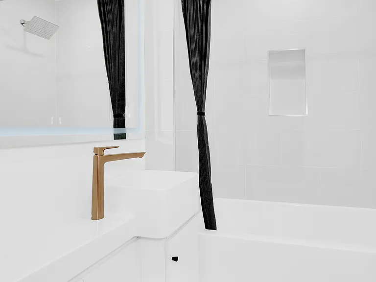 Upstairs bedroom's bathroom