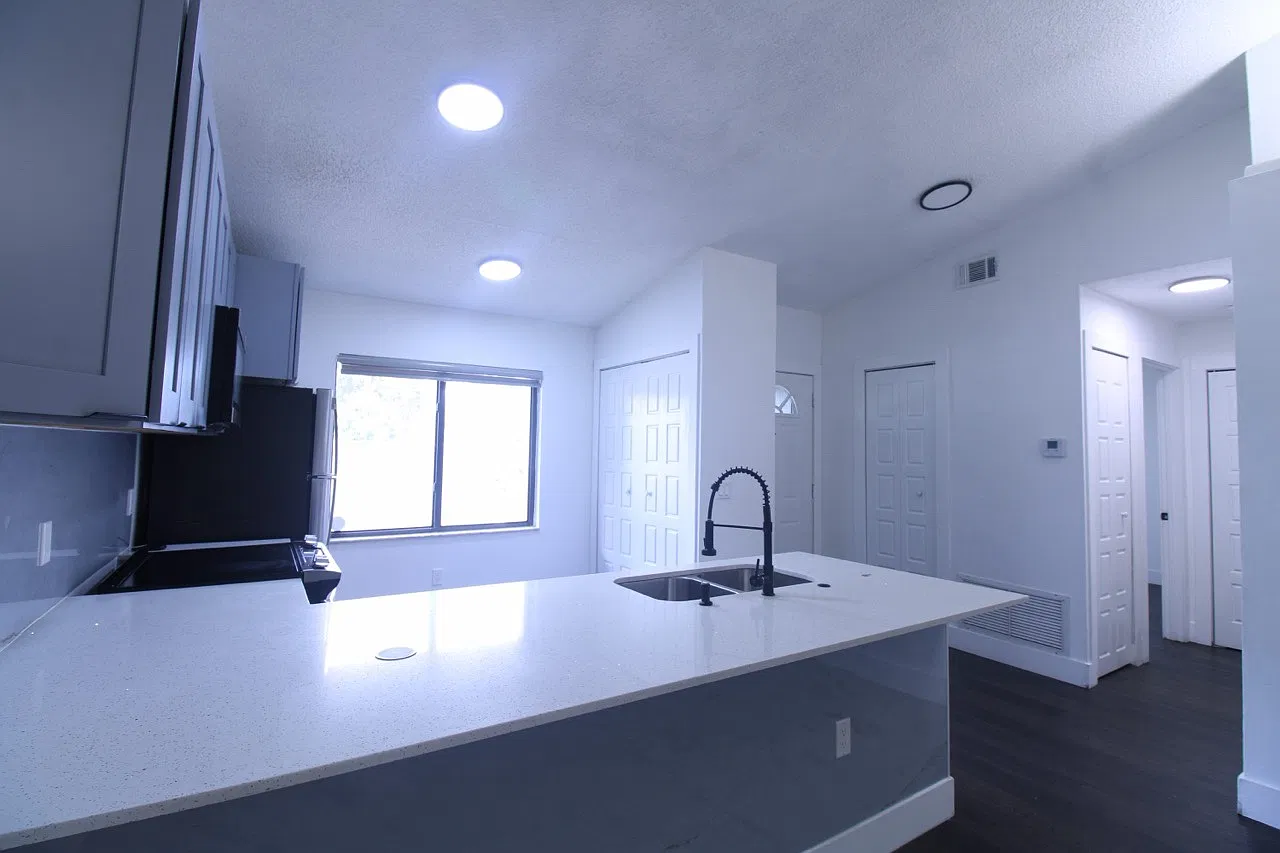 2 bed, 900 sqft, $1,900 — Photo 4