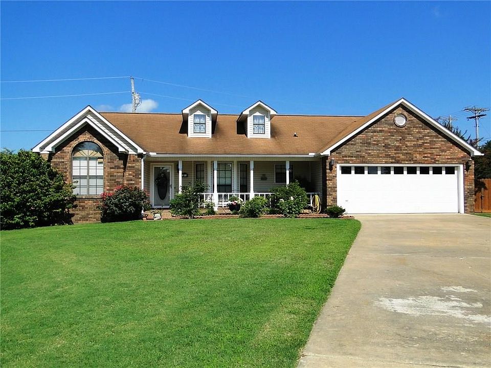 CURB APPEAL!  Large cul-de-sac lot.