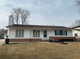 936 Victoria Ln, Elk Grove Village, IL 60007