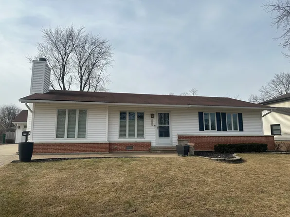 936 Victoria Ln, Elk Grove Village, IL 60007