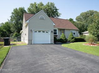 45 Tanglewood Rd, Albany, NY 12205