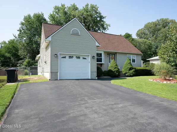 45 Tanglewood Road, Albany, NY 12205