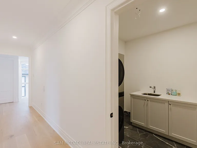 243 Prince George Cres — Photo 36