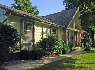 1125 NE Clubhouse Ct, Lees Summit, MO 64086