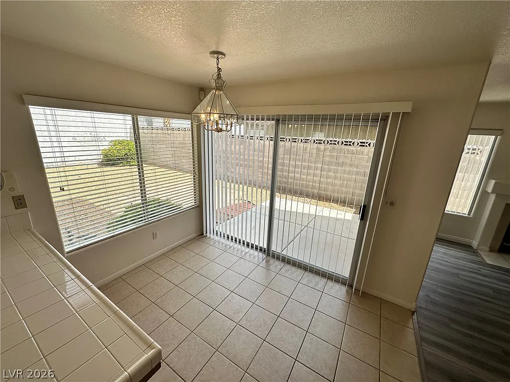 3 bed, 2.5 bath, 1971 sqft, $2,195 — Photo 3