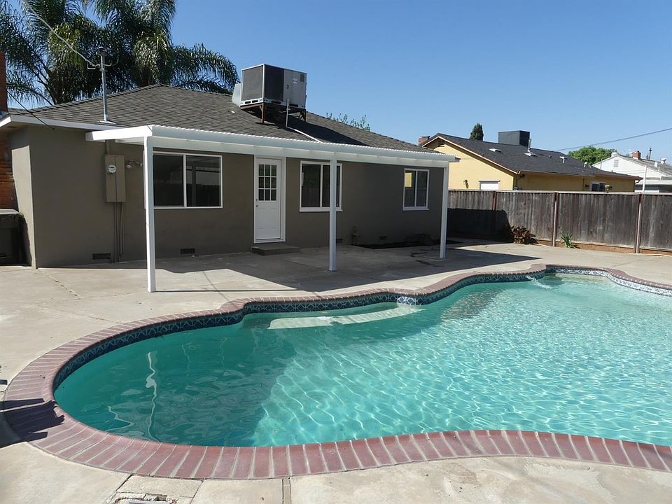 1st image of 2101 La Jolla Dr