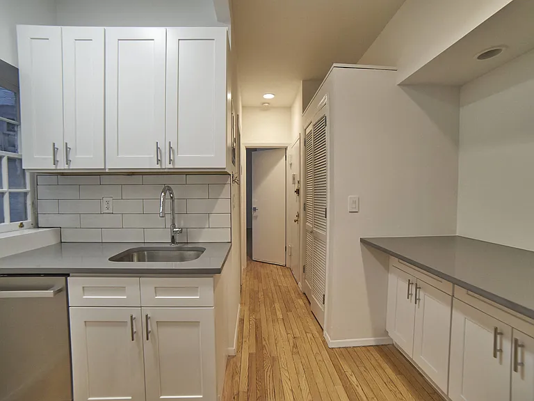 310 E 92nd St #2E — Photo 2