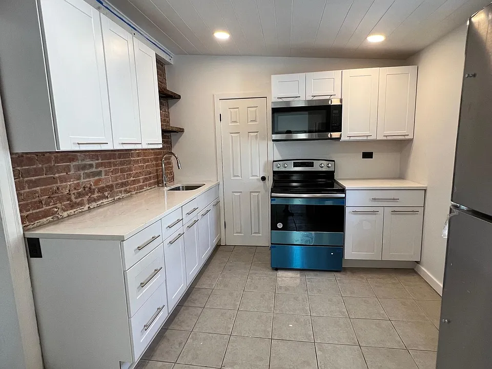 206 S Chestnut St #4